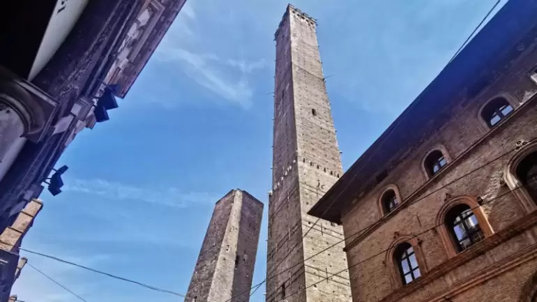 Опасный крен еще одной итальянской башни