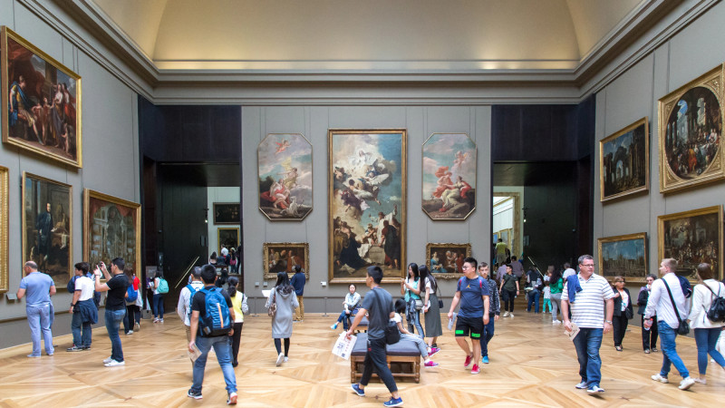 Лувр: Вход в искусство станет дороже для иностранцев