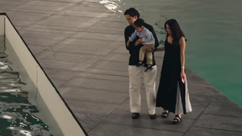 Казахстанцы в Лувре: потеря смартфона обернулась угрозой штрафа и стрессом для семьи в Абу-Даби